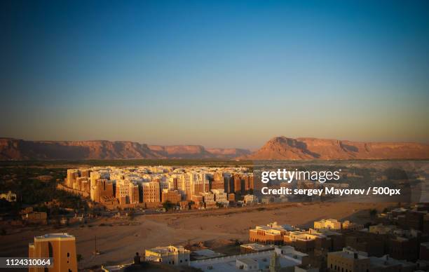 panorama of shibam mud skyscrapers, hadramout - shibam stockfoto's en -beelden