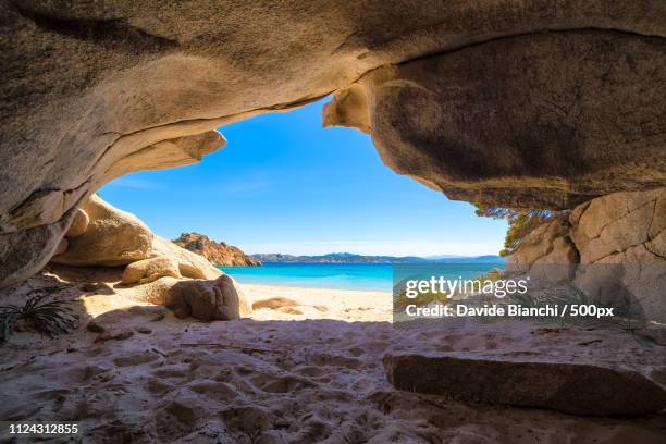 blue lagoon - insel maddalena stock-fotos und bilder