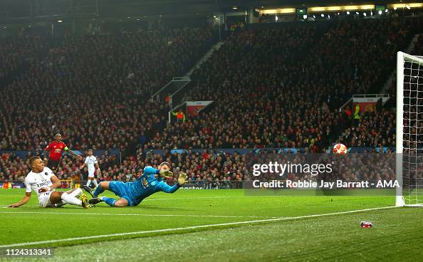 Manchester United v Paris Saint-Germain - UEFA Champions League Round of 16: First Leg Manchester United v Paris Saint-Germain - UEFA Champions League Round of 16: First Leg