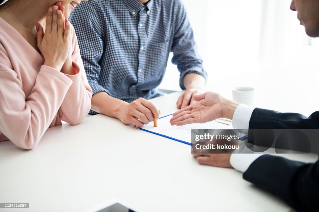 A couple who signs a contract at a new residence