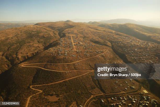 winding road - cochabamba stock-fotos und bilder