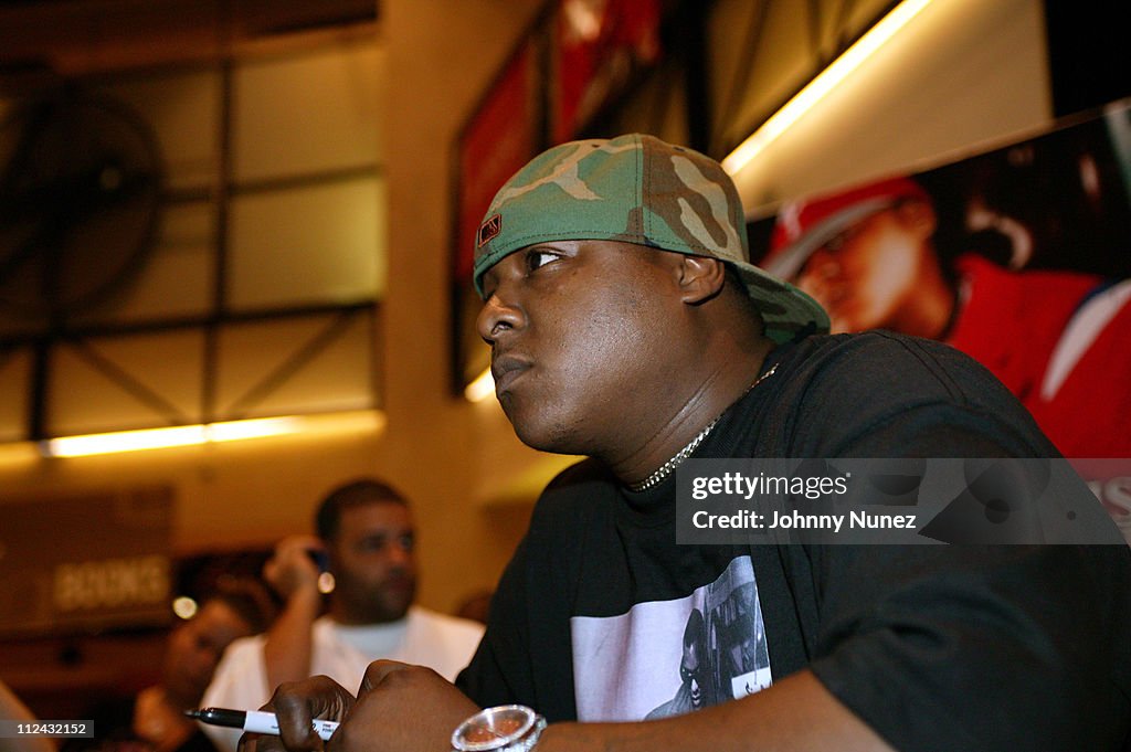 Jadakiss Signs his New CD "Kiss Of Death"