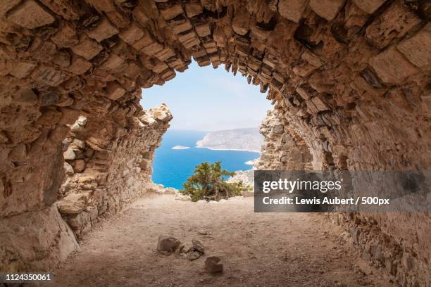 monolithos castle - insel rhodos inselgruppe dodekanes stock-fotos und bilder