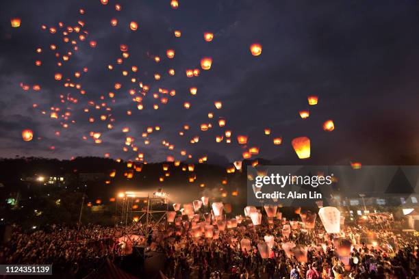 sky lantern - chinese lantern night stock pictures, royalty-free photos & images