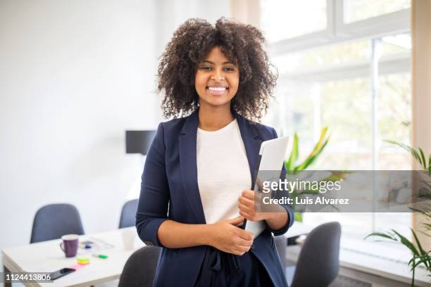 portrait of confident african businesswoman with laptop - smart casual stock pictures, royalty-free photos & images