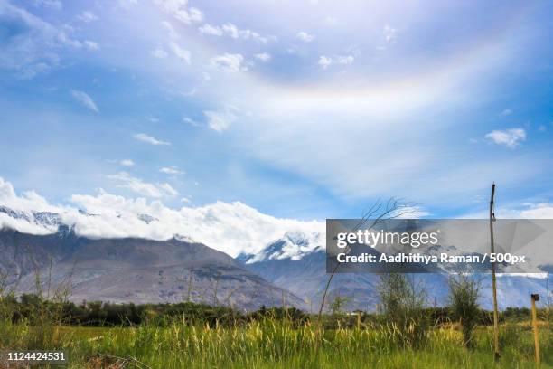 circumzenithal arc - circumzenithal arc ストックフォトと画像