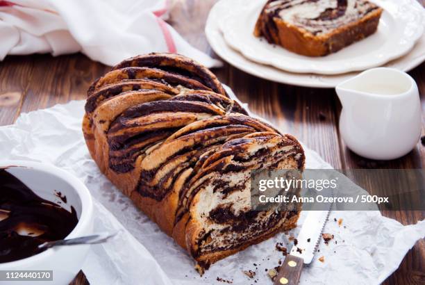 swirl brioche with chocolate - sweet bread fotografías e imágenes de stock