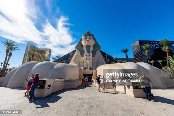 sphinx replica in luxor hotel las vegas - las vegas pyramid hotel stock pictures, royalty-free photos & images