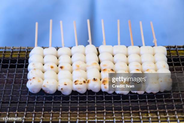 fresh traditional charcoal grilled white mochi dumpling on stick - dango dumpling stock-fotos und bilder