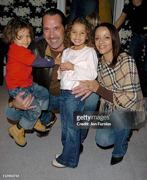 David Seaman with daughter's Georgina and Robbie and wife Debbie