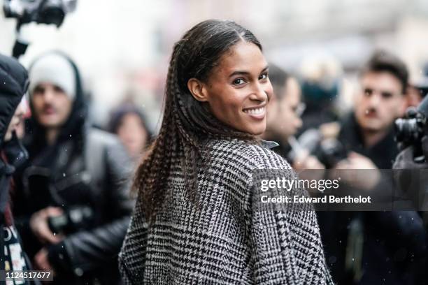 1,953 Crimped Hair Photos and Premium High Res Pictures - Getty Images 1,953 Crimped Hair Photos and Premium High Res Pictures - Getty Images
