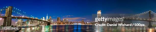 brooklyn and manhattan bridges new york city - gold coast night stock pictures, royalty-free photos & images