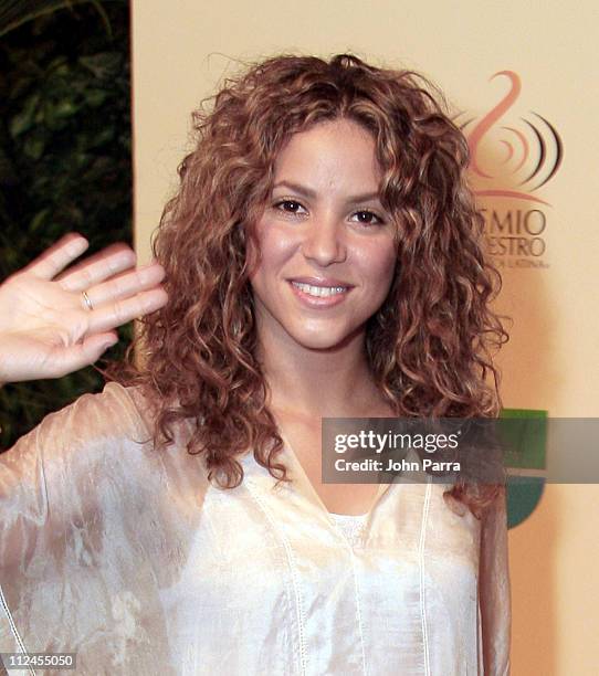 Shakira Premio Lo Nuestro Photos and Premium High Res Pictures - Getty