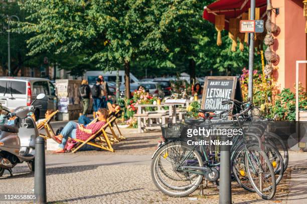 street scene in berlin, germany - prenzlauer berg stock pictures, royalty-free photos & images