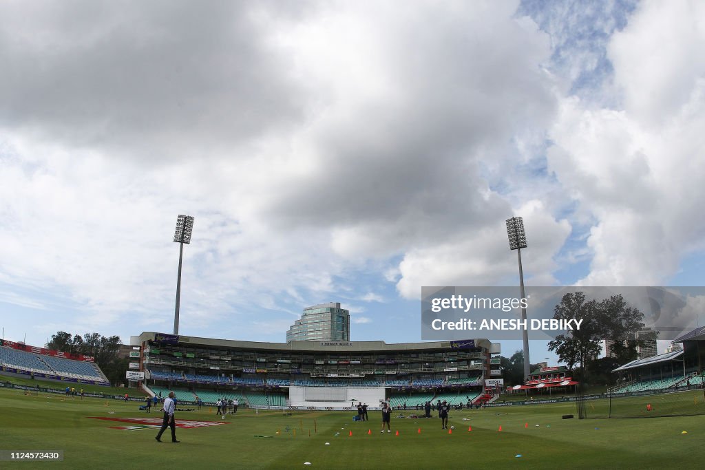 Players warm up ahead of the toss during day 1 of the first Test ...
