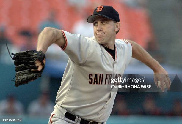 San Francisco Giants' pitcher Kirk Rueter delivers a pitch to Florida Marlins' rightfielder Eric Owens during first inning action 16 May 2001 at Pro...