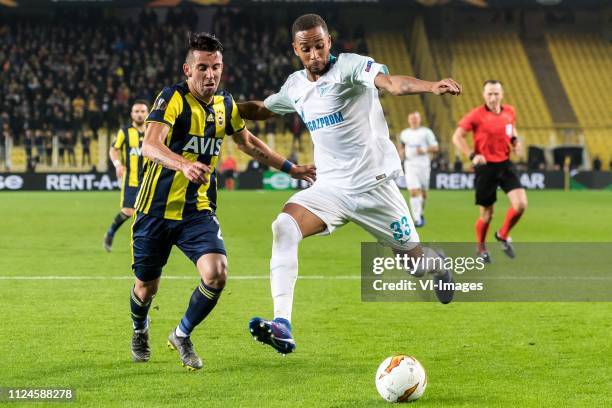 Mauricio Aníbal Isla Isla of Fenerbahce SK, Hernani Azevedo Junior of Zenit St Petersburg during the UEFA Europa League round of 32 match between...