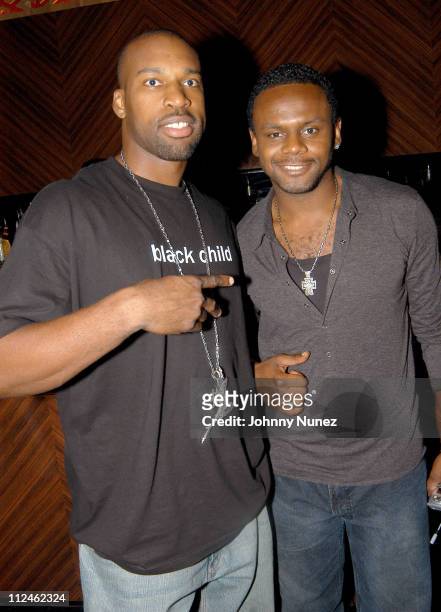 Baron Davis of the New Orleans Hornets and Carl Thomas