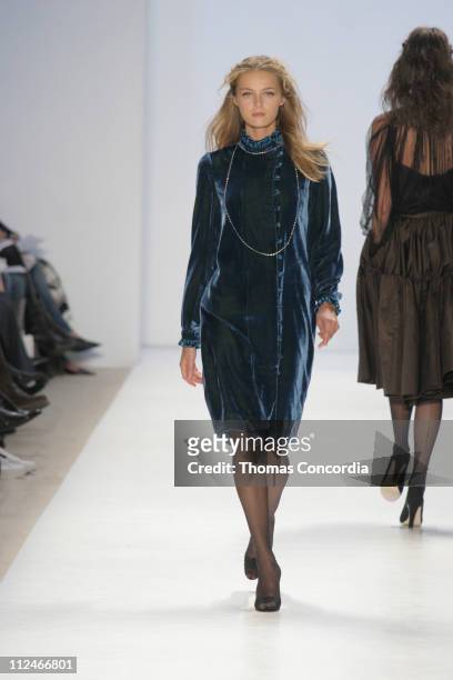 Valentina Zelyaeva wearing Peter Som Fall 2005 during Olympus Fashion Week Fall 2005 - Peter Som - Runway at The Plaza, Bryant Park in New York City,...