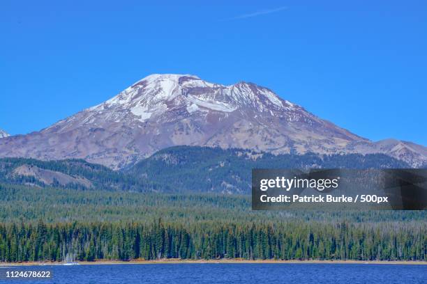 bend oregon and the surrounding area - spring mountains stock pictures, royalty-free photos & images