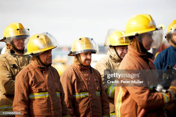 firemen training, group of firemen listening to instructions - international firefighters day 個照片及圖片檔