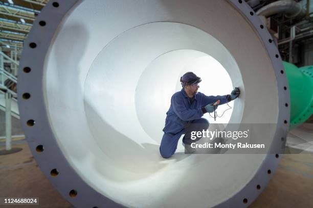 testing protective paint in large pipe in turbine hall of nuclear power station - nuclear energy - fotografias e filmes do acervo