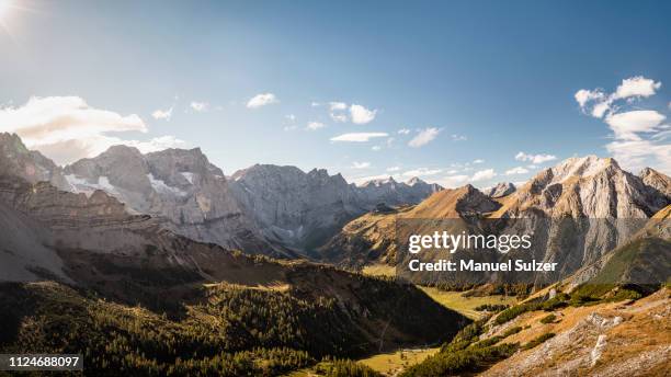 view over valley, karwendel region, hinterriss, tirol, austria - estado do tirol imagens e fotografias de stock