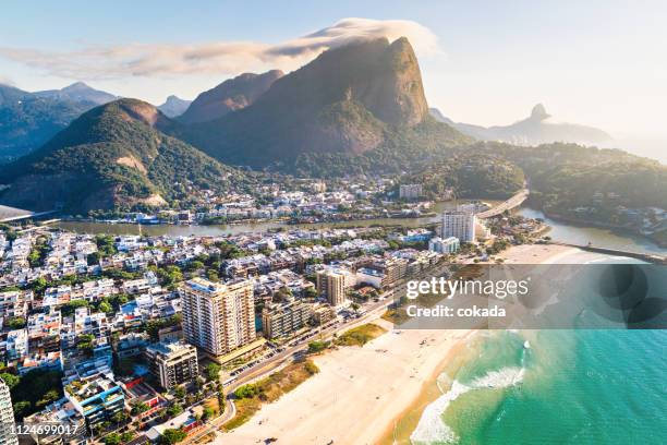 paisaje de barra da tijuca - rio de janeiro fotografías e imágenes de stock