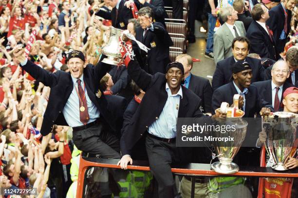 Manchester United celebrate winning the treble as the jubilant team make their way through Manchester during an open top bus parade. Teddy...
