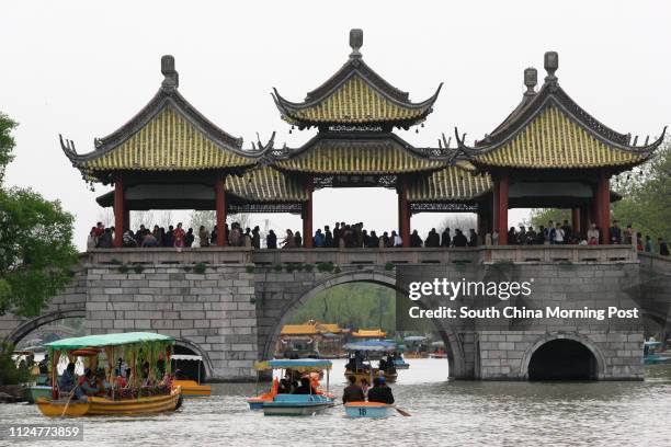 Slender West Lake, the lake with garden was formed during the region of Emperor KangXi and Qianlong in Qing Dynasty, at Yangzhou city near Yangzhi...