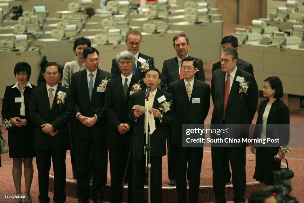 Hong Kong and Shanghai Banking Corp Chairman Vincent Cheng Hoi-chuen gives a speech on the listing ceremony of the ABF Hong Kong Bond Index Fund on the Stock Exchange of Hong Kong Limited in Exchange Square, Central. Behind him are (2nd row) Executive Dir