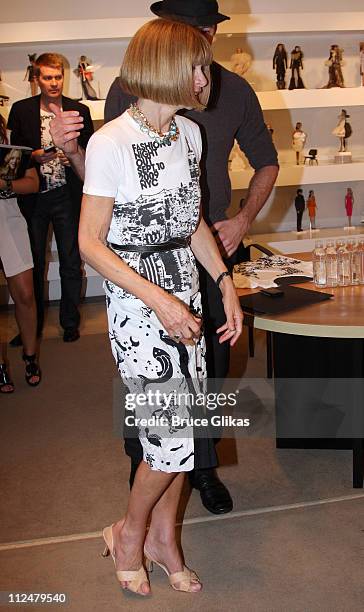 Anna Wintour visits Jeffrey New York during "Fashion's Night Out" on September 10, 2009 in New York City.