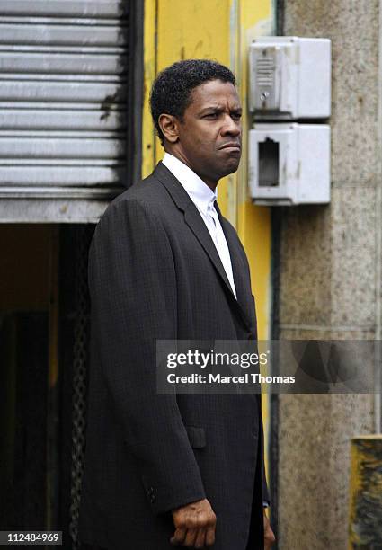 Denzel Washington during Denzel Washington and Russell Crowe on the set "American Gangster" - September 16, 2006 at Lower Manhattan in New York City,...