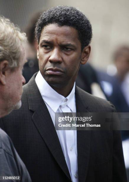 Denzel Washington during Denzel Washington and Russell Crowe on the set "American Gangster" - September 16, 2006 at Lower Manhattan in New York City,...