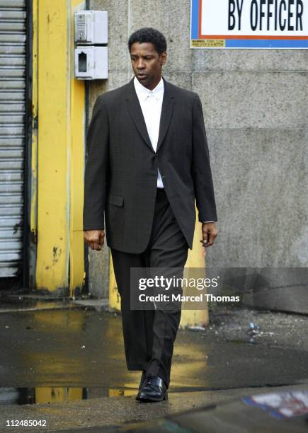 Denzel Washington during Denzel Washington and Russell Crowe on the set "American Gangster" - September 16, 2006 at Lower Manhattan in New York City,...