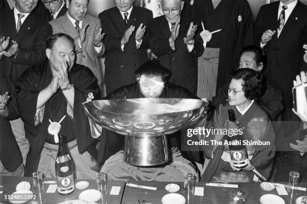 Sekiwake Kitanoumi celebrates after winning the tournament on day fifteen of the Grand Sumo New Year Tournament on January 20, 1974 in Tokyo, Japan.