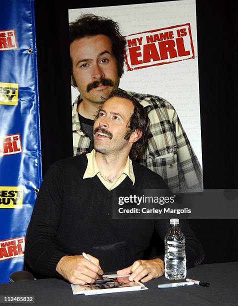 Jason Lee during "My Name is Earl" Cast In Store Appearance at Best Buy - September 19, 2006 at Best Buy in New York City, New York, United States.