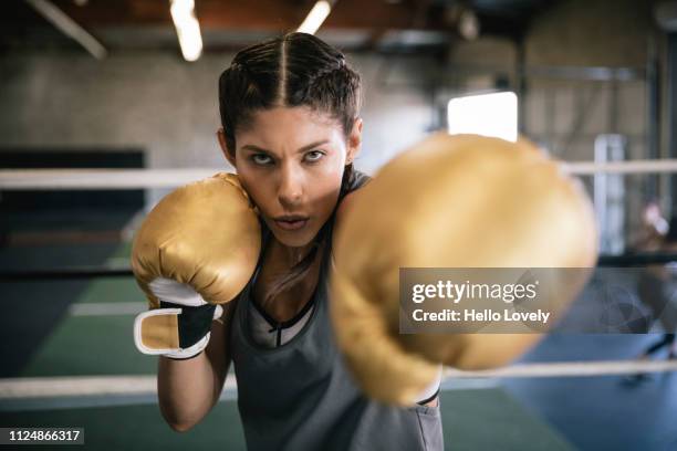 female boxer sparring - boksen sport stockfoto's en -beelden