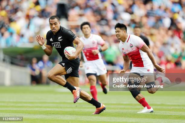 Sione Molia of the All Blacks Sevens runs in a try against Japan during day one of the 2019 Hamilton Sevens at FMG Stadium on January 26, 2019 in...