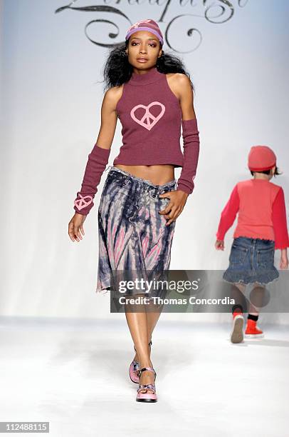 Malina Moye wearing Deborah Lindquest Fall 2005 during Mercedes-Benz Fall 2005 L.A. Fashion Week at Smashbox Studios - Deborah Lindquist - Runway at...