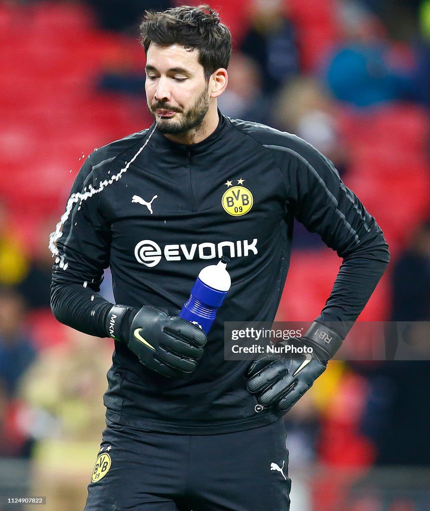 Tottenham Hotspur v Borussia Dortmund - UEFA Champions League Round of 16: First Leg