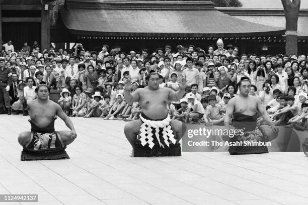 Newly promoted yokozuna Kitanoumi performs the Dohyo-iri, ring purification ritual at Meiji Jingu Shrine on July 27, 1974 in Tokyo, Japan.