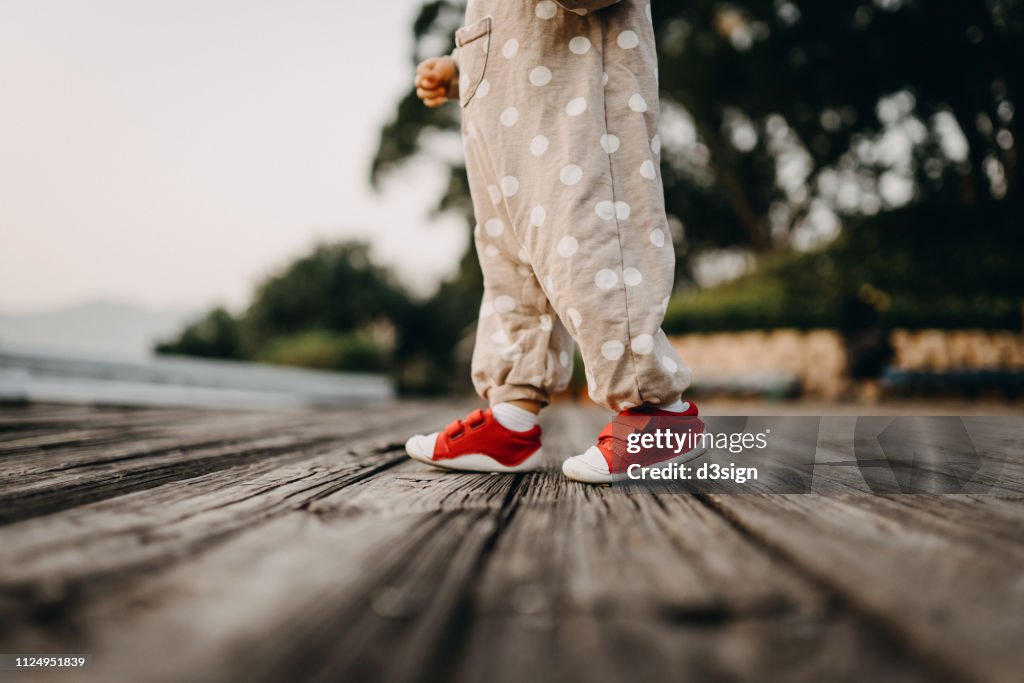 Held og lykke kontrollere Antipoison Baby Feet Walking In Wooden Footpath In Park High-Res Stock Photo - Getty  Images