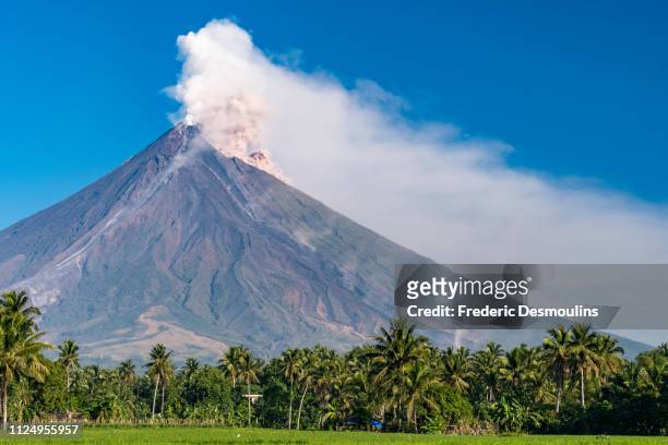 nuée ardente - philippines volcano stock pictures, royalty-free photos & images