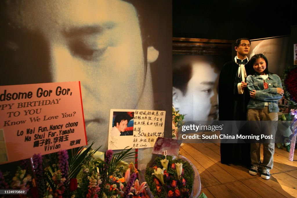 Fans Michelle Liaw from Malaysia posts photographs with Leslie Cheung's wax figure at Madame Tassauds. Fans lay wreaths to Leslie Cheung's wax figure to mark Kor Kor's 50th birthday. Madame Tassauds The Peak.  12 September 2006.