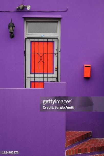 brightly coloured house in cape town - bo kaap stock-fotos und bilder