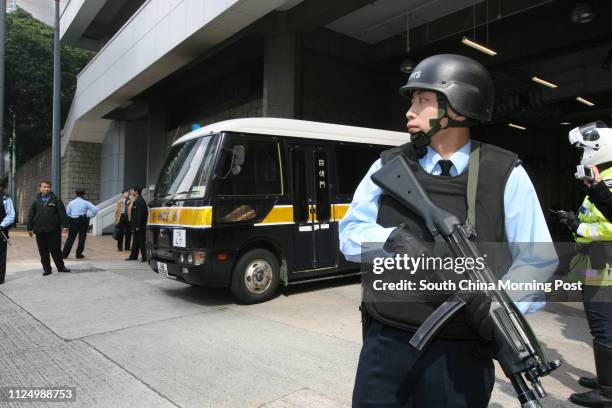 Armed police force on alert for security outside High Court when defendant Kwai Ping-hung, who applies for appeal, is brought to court in prisoner's...