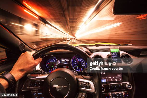 gek rit in de nacht met de auto - dashboard car stockfoto's en -beelden