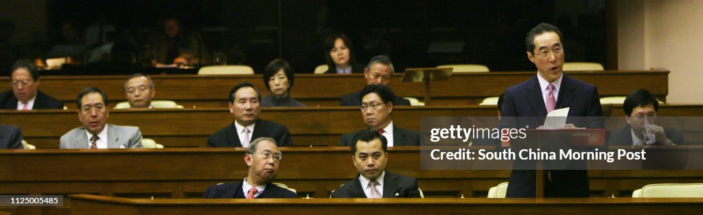 Financial Secretary Henry Tang Ying-yen (1st row, R1) speaks at Legco meeting on Second Reading debate on the Appropriation Bill 2007. Other Government officials pictured are (1st row L to R) Chief Secretary Rafael Hui Si-yan, Secretary for Justice Wong Y
