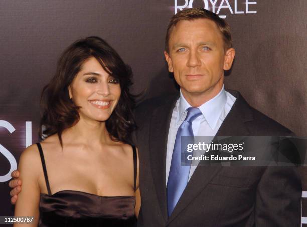 Caterina Murino and Daniel Craig during "Casino Royale" Madrid Premiere - Arrivals in Madrid, Spain.